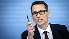 İsviçre Ulusal Bankası (SNB) Yönetim Kurulu Başkanı Martin Schlegel, İsviçre Ulusal Bankası'nda düzenlenen basın toplantısında, 19 Haziran 2025