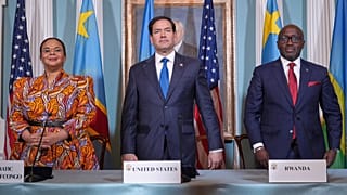 FILE - Marco Rubio külügyminiszter Therese Kayikwamba Wagner kongói külügyminiszterrel és Olivier Nduhungirehe ruandai külügyminiszterrel Washingtonban, 2025. április 25-én.