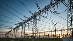 Nach Angaben der Europäischen Kommission müssen bis Ende 2030 584 Milliarden Euro in die Stromnetze investiert werden.