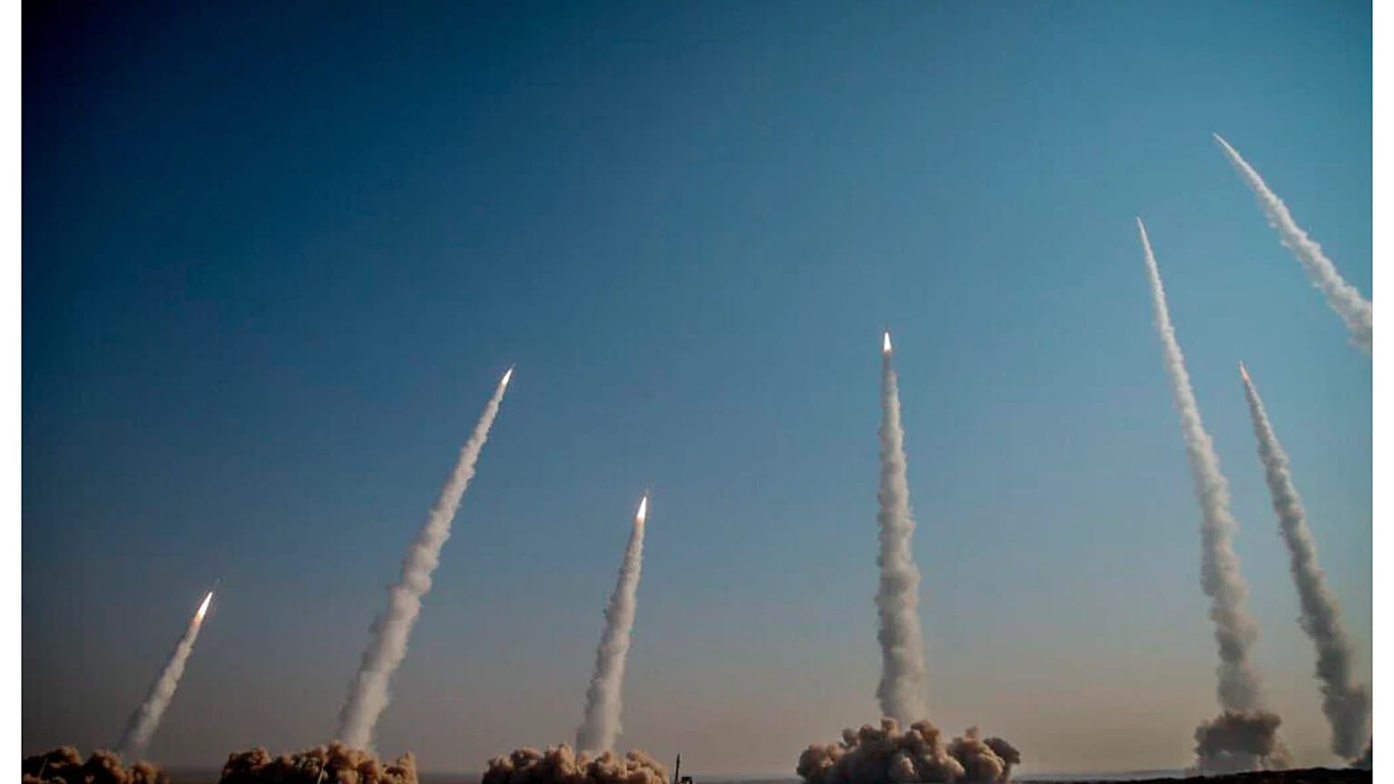 Mísseis disparados pelo IRGC durante uma manobra. 15 de janeiro de 2021