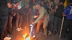 Διαδηλωτές υπέρ του Ιράν στη Βαγδάτη καίνε σημαίες του Ισραήλ και των ΗΠΑ 