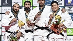 A cselgáncs-világbajnokság férfi +100 kg-os súlycsoportjának eredményhirdetésén a Papp László Budapest Sportarénában