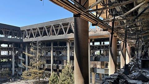 Le siège endommagé de la Radiodiffusion de la République islamique d'Iran, la télévision d'État iranienne, est visible à Téhéran, Iran, jeudi 19 juin 2025