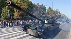 Polski czołg na defiladzie z okazji Święta Wojska Polskiego w Warszawie.