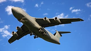 C-5m Super Galaxy uçaklarını Lockheed Martin firması üretiyor.