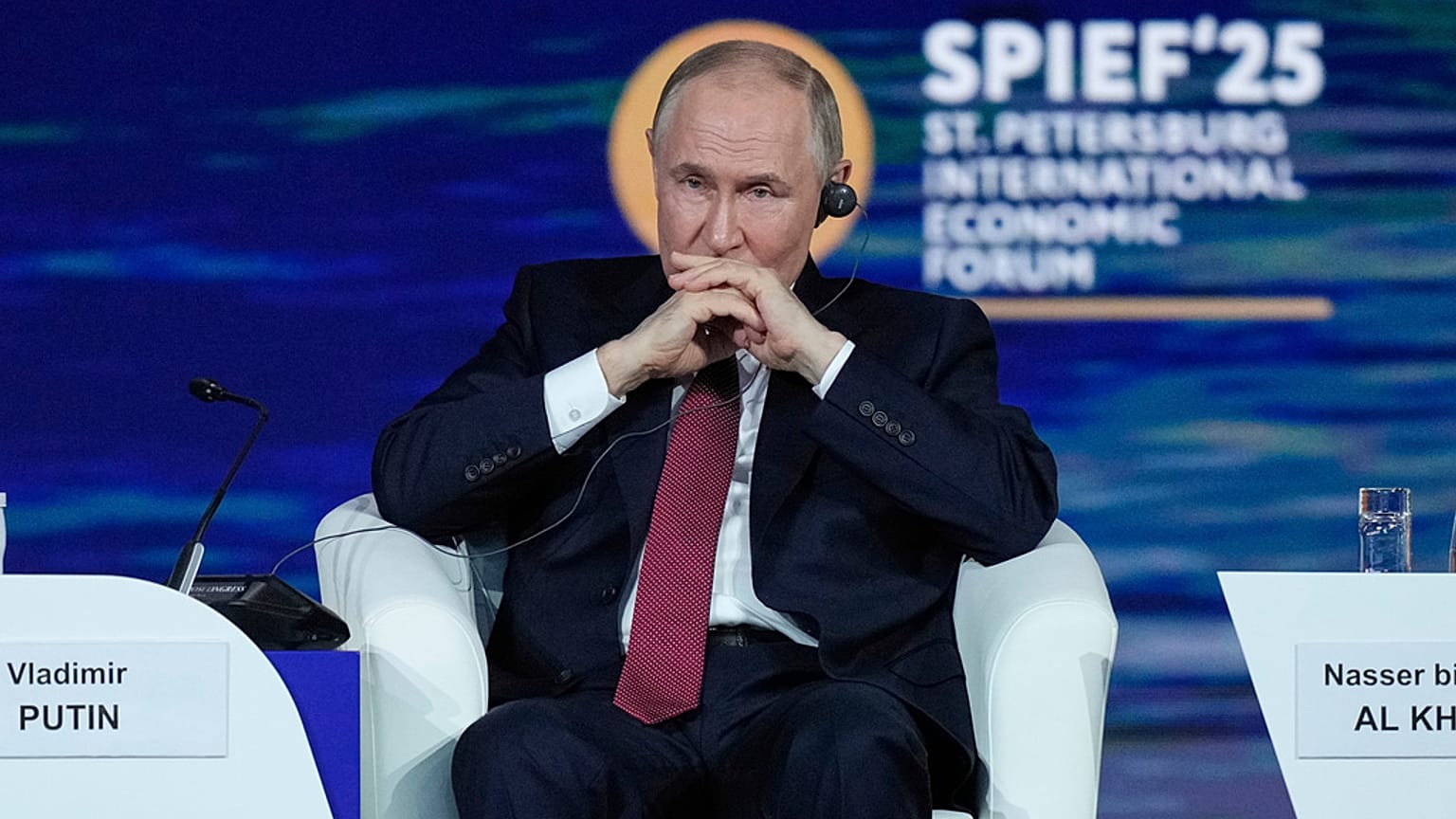 Il presidente della Russia Vladimir Putin al Forum economico di San Pietroburgo