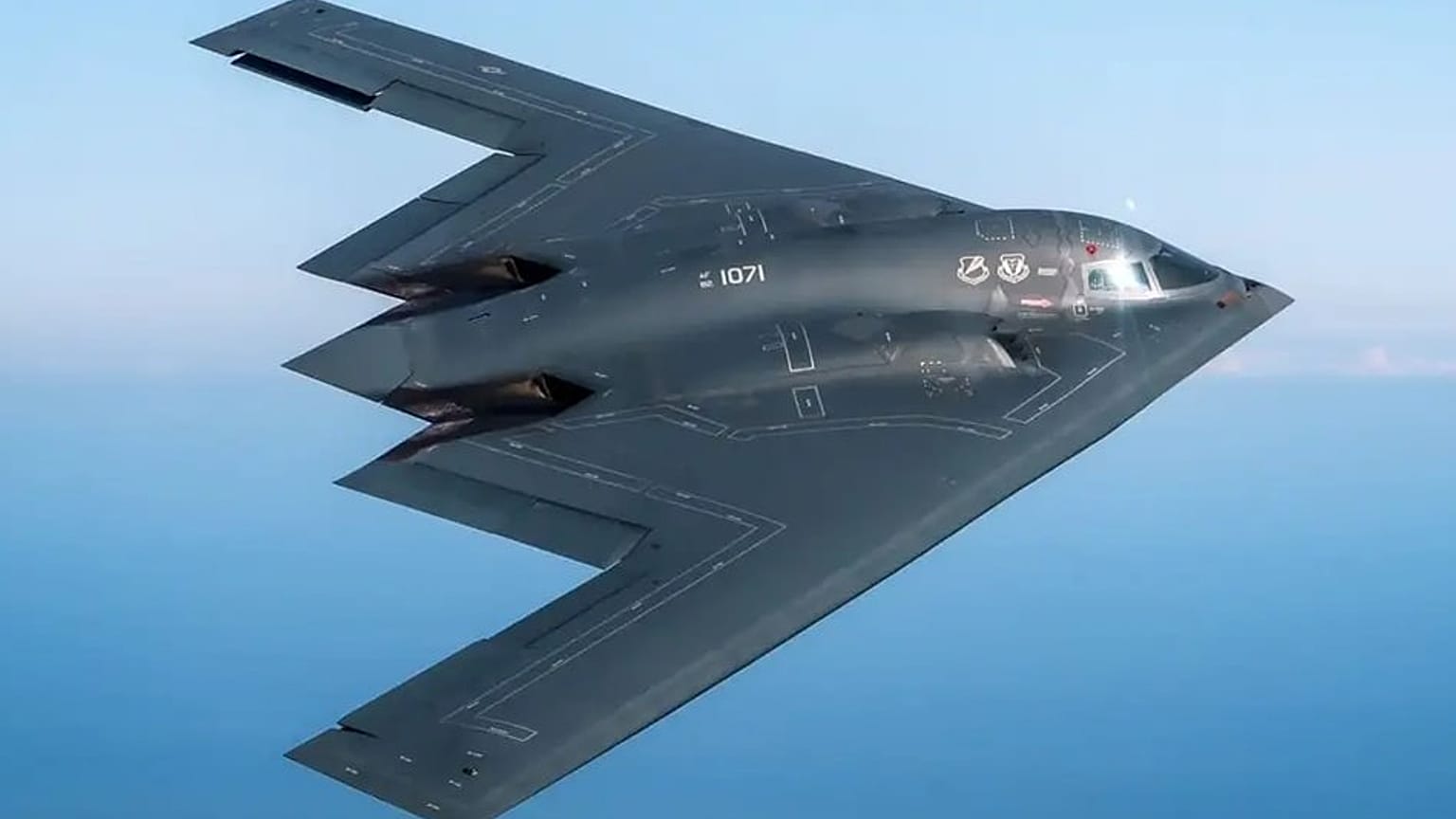 B-2 uçaklarını savunma firması Northrop Grumman üretiyor.
