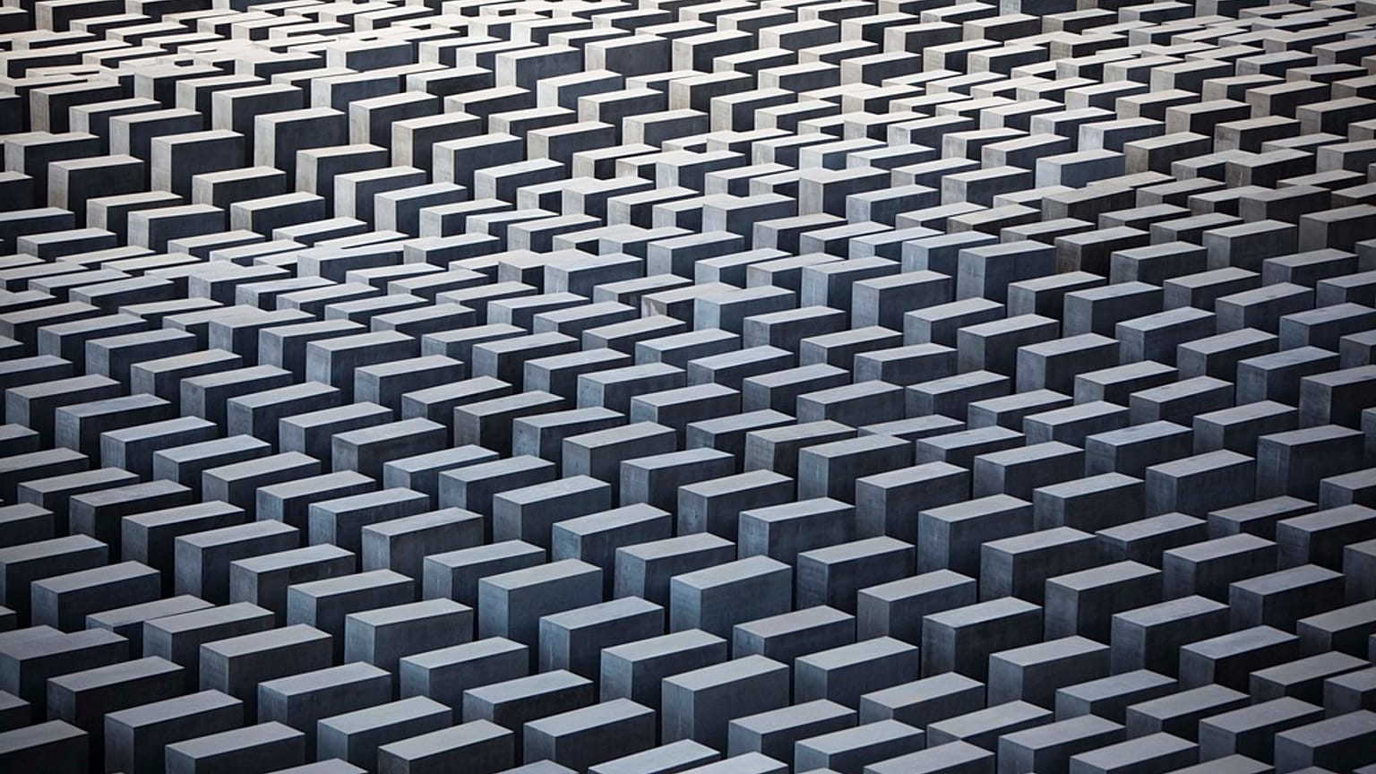 SYMBOLBILD – Holocaust-Mahnmal in Berlin-Mitte, 17. Juni 2011