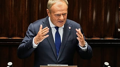 Donald Tusk lengyel miniszterelnök beszédet mond a lengyel parlamentben 2025. június 11-én, szerdán Varsóban, Lengyelországban.