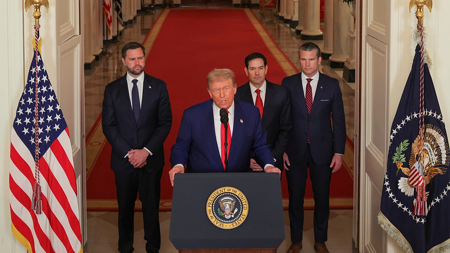 O Presidente Donald Trump fala na Sala Leste da Casa Branca em Washington, no sábado, 21 de junho de 2025, depois de as forças armadas dos EUA terem atingido três instalações 