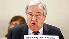 ARCHIV - Der Generalsekretär der Vereinten Nationen, António Guterres, gibt während der Eröffnung des hochrangigen Segments der 43. Sitzung des Menschenrechtsrates eine Erklärung ab.
