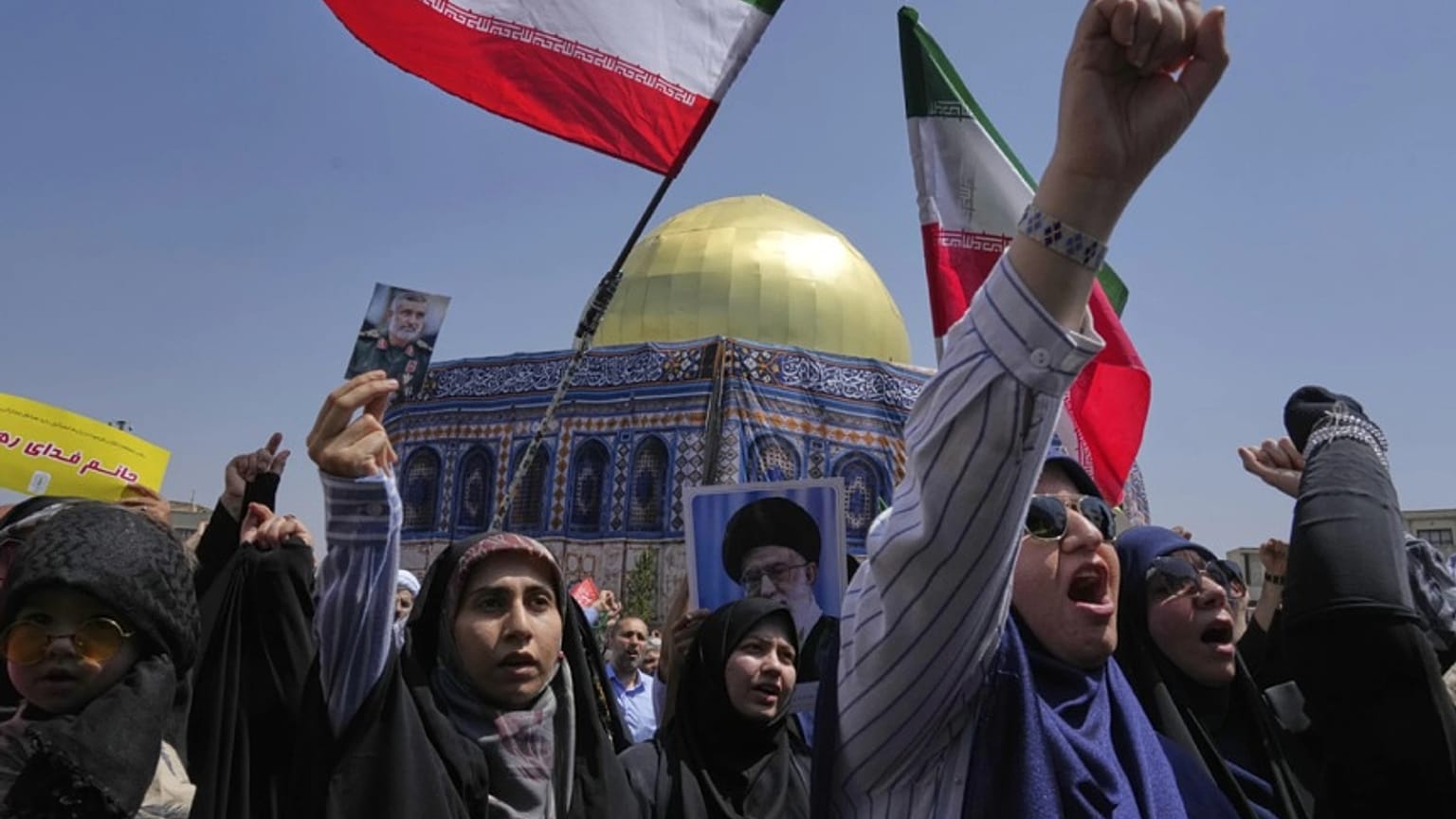 مسيرة في طهران استنكارًا للهجمات الإسرائيلية