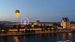 Der Heliumballon "Paris Cauldron" steigt zur Fête de la Musique über der Seine auf. Doch die Festivitäten wurde von über 100 Spritzenangriffen auf Frauen überschattet.