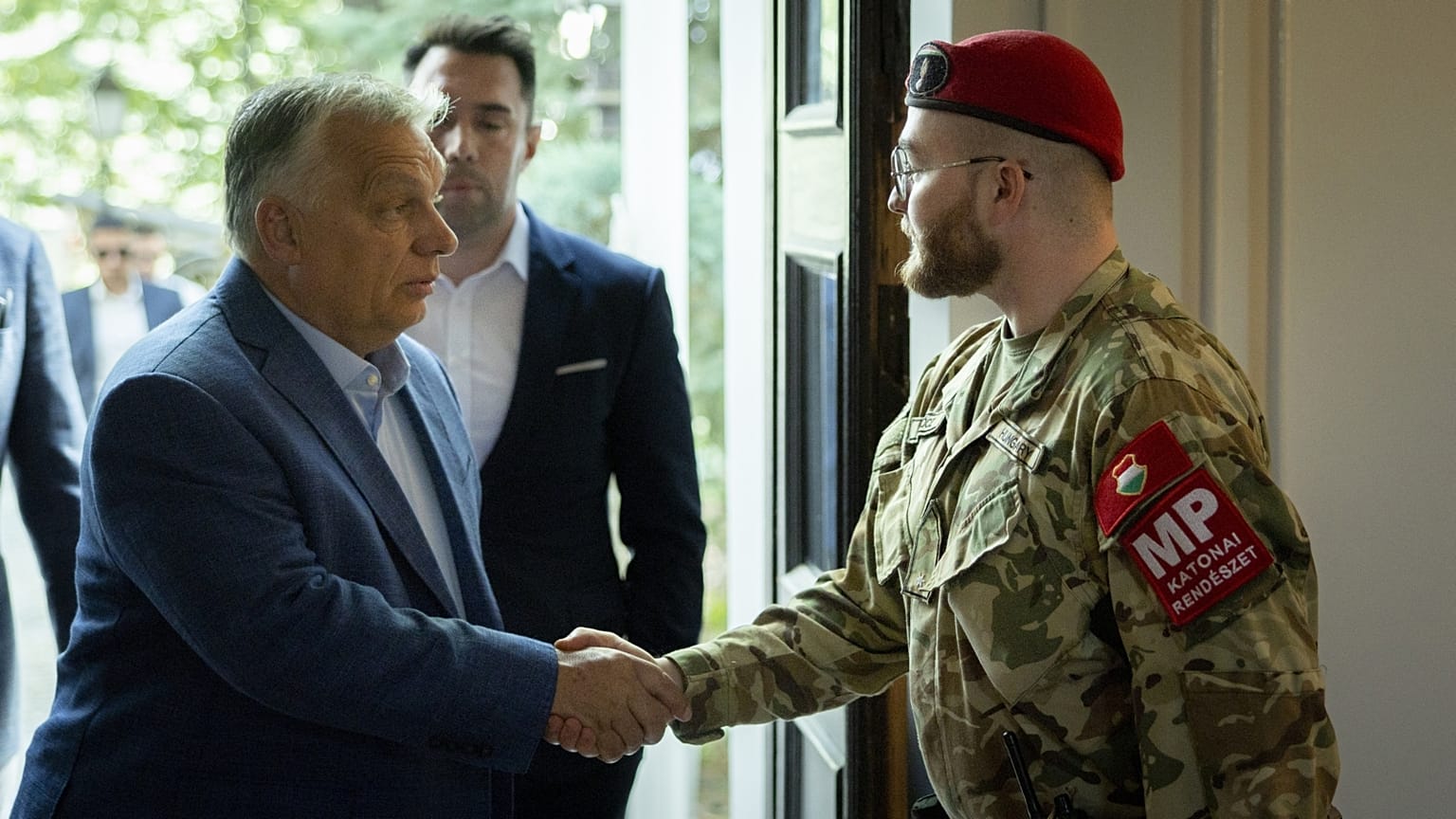 Orbán Viktor miniszterelnök érkezik a Védelmi Tanács vasárnapi ülésére 