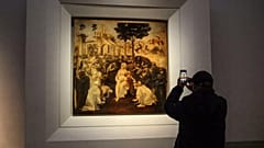 In den Uffizien in Florenz wurde ein Gemälde beschädigt, weil sich ein Tourist für ein Foto an die Leinwand lehnte. 