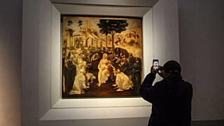 In den Uffizien in Florenz wurde ein Gemälde beschädigt, weil sich ein Tourist für ein Foto an die Leinwand lehnte. 