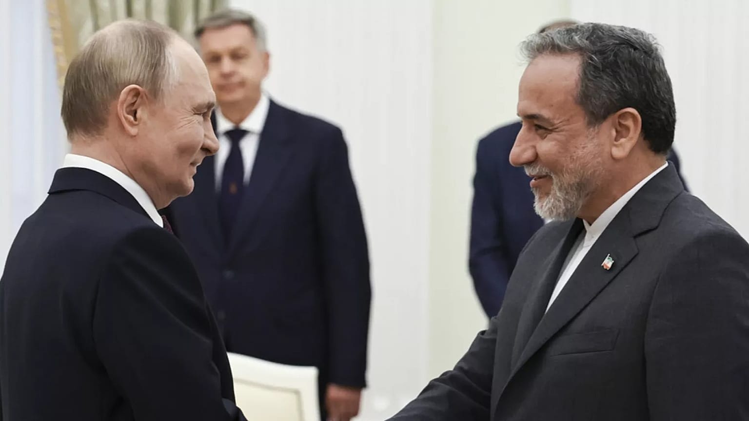 Vlagyimir Putyin orosz elnök és Abbász Aragcsi iráni külügyminiszter