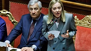 Giorgia Meloni al Senato, lunedì, affiancata dal ministro degli Esteri, Antonio Tajani