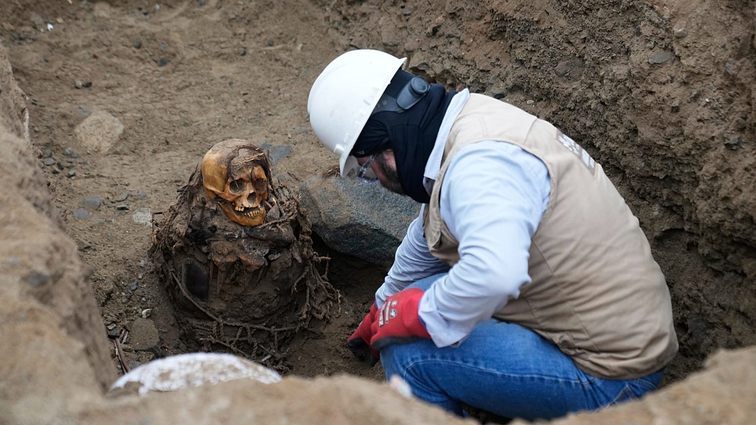 1.000 Jahre alte Mumie aus der Prä-Inka-Zeit unter einer Straße in Lima entdeckt