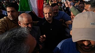 İran Cumhurbaşkanı Mesud Pezeşkiyan, başkent Tahran'da ABD karşıtı protestolara katıldı, 22 Haziran 2025