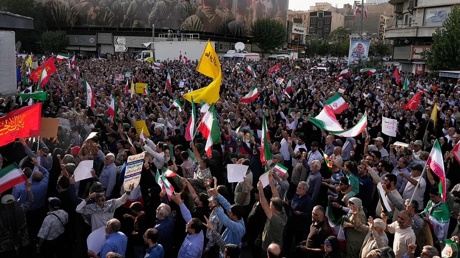 Protesters chant slogans in a protest following the U.S. attacks on nuclear sites in Iran, Téhéran, Iran