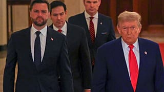 ABD Başkanı Donald Trump, Başkan Yardımcısı JD Vance ve Savunma Bakanı Pete Hegseth ile birlikte Beyaz Saray'da, 21 Haziran 2025