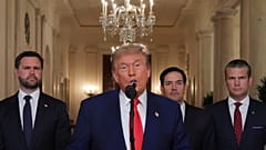 El presidente estadounidense Trump, el vicepresidente Vance, el secretario de Estado Rubio y el secretario de Defensa Hegseth en la Casa Blanca el 21 de junio de 2025.