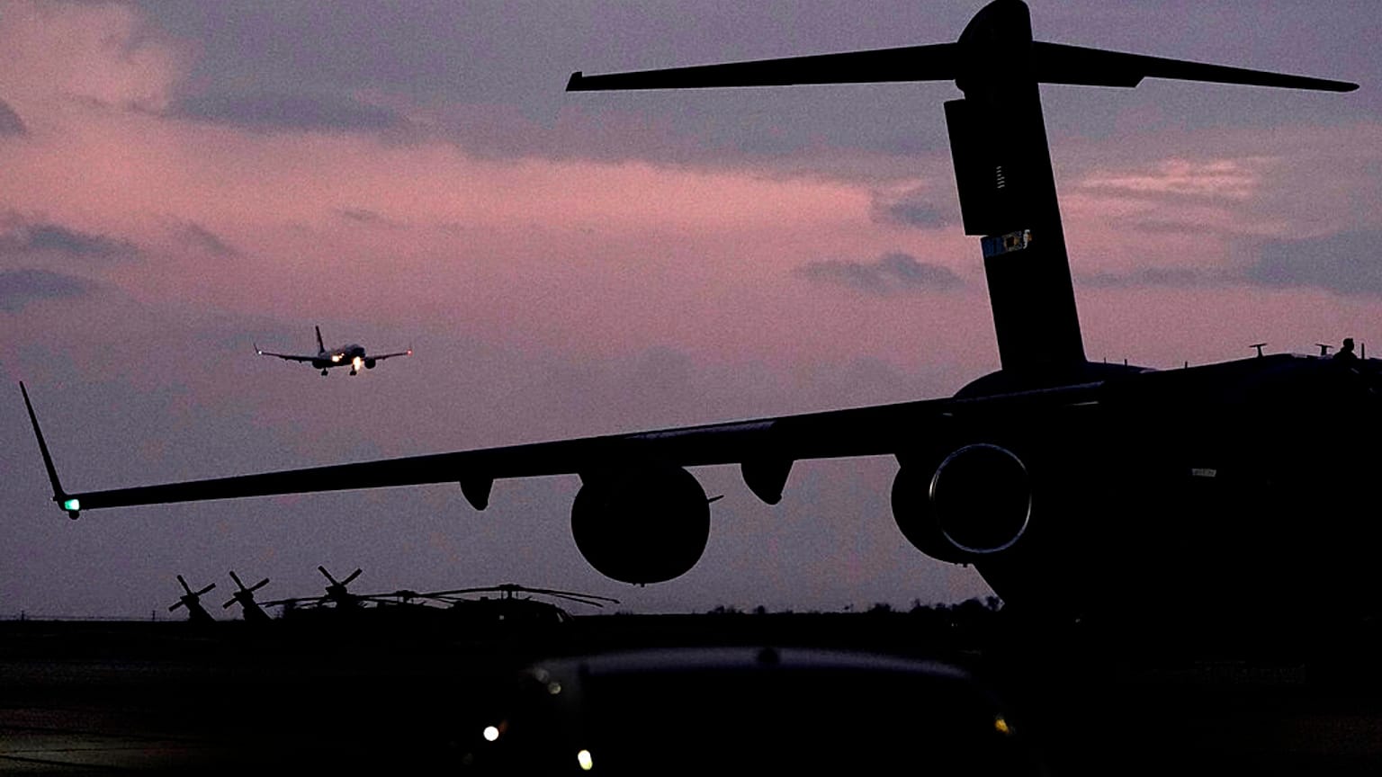 Aviões militares norte-americanos.