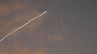 اعتراض صواريخ أطلقت خلال هجوم إيراني، إسرائيل، الثلاثاء 24 يونيو/حزيران 2025. 