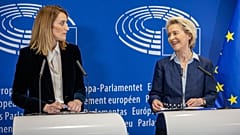 Avrupa Parlamentosu Başkanı Roberta Metsola ve Avrupa Komisyonu Başkanı Ursula von der Leyen 10 Nisan 2024 tarihinde Brüksel'de.