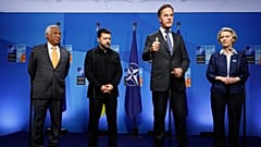 Präsident des Europäischen Rates Antonio Costa, der ukrainische Präsident Volodymyr Zelenskyy, NATO-Chef Mark Rutte und EU-Kommissionspräsidentin Ursula von der Leyen, 24. Juni 2025