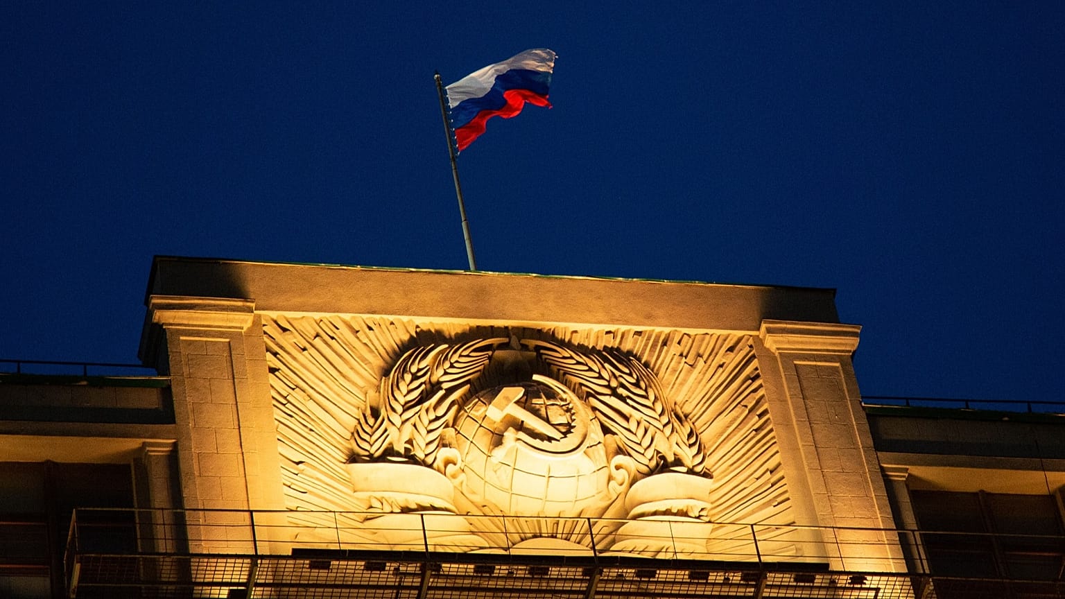 Les sanctions visent les secteurs financier et énergétique de la Russie.