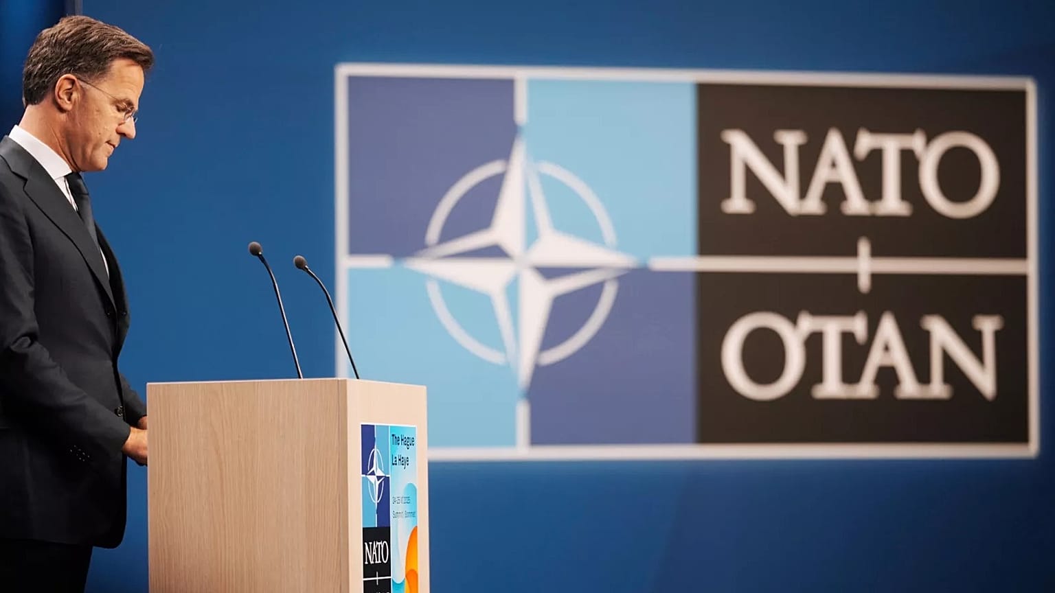 Il Segretario Generale della NATO Mark Rutte parla durante una conferenza stampa in vista del vertice della NATO all'Aia, Paesi Bassi, lunedì 23 giugno 2025.