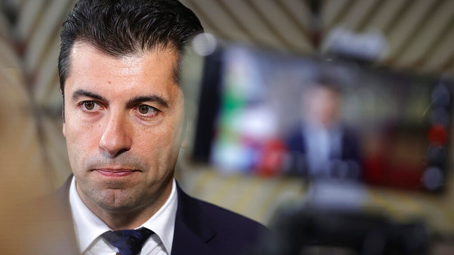  Kiril Petkov bolgár miniszterelnök megérkezik az EU-csúcstalálkozóra Brüsszelben 2022. június 23-án