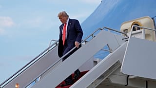 O presidente Donald Trump chega no Air Force One, quarta-feira, 25 de junho de 2025, na Base Conjunta Andrews, Md.