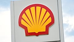 Το λογότυπο της Shell Oil μπροστά από ένα πρατήριο καυσίμων Shell στο Πίτσμπουργκ. 25 Ιουνίου 2025.