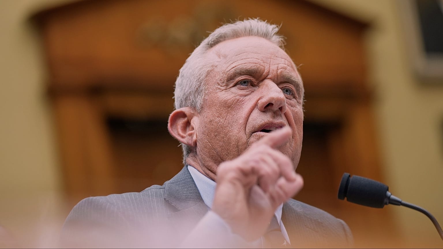 ABD Sağlık Bakanı Robert F Kennedy Jr, 24 Haziran 2025 tarihinde Washington'da görülüyor.