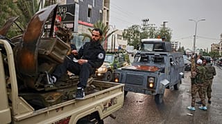 انتشار عناصر من قوات الأمن السورية في بلدة صحنايا، جنوب دمشق