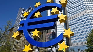 Avrupa para birimi Euro heykelinin bir görünümü
