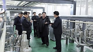 Kim Dzsongun észak-koreai diktátor látogatása egy nukleáris anyagokat előállító létesítményben