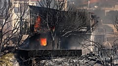 Καμμένο σπίτι στην Παλαιά Φώκαια