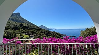 Même en pleine saison estivale, Maratea est une oasis de rêve où règnent la tranquillité et la lenteur, et où les foules sont absentes.
