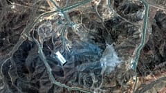 Ein von Maxar Technologies zur Verfügung gestelltes Satellitenbild zeigt Schäden an der Anreicherungsanlage Fordow nach Angriffen im Iran, 22. Juni 2025