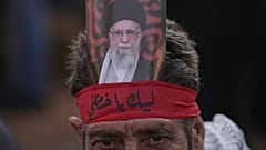أحد أنصار حزب الله يرتدي عصابة رأس كُتب عليها باللغة العربية: "لبيك يا خامنئي"، لبنان، الأربعاء 25 يونيو/حزيران 2025.  