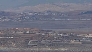 DOSYA - Kuzey Kore'nin Kaepoong köyünün mahalleleri, Kuzey Kore sınırına yakın Ganghwa'daki gözlem noktasından görülüyor, Güney Kore, 28 Şubat 2023.