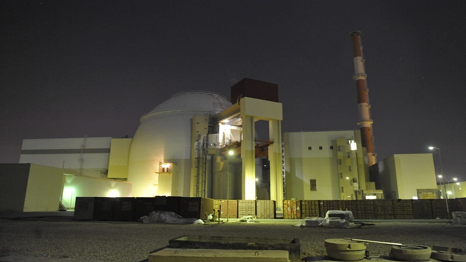 Archív fotó: a bushehri atomerőmű reaktorépülete