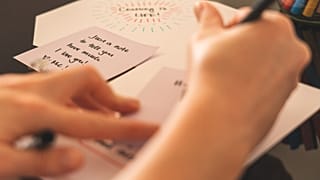 Café Pli - первое в Европе кафе с буквами. 