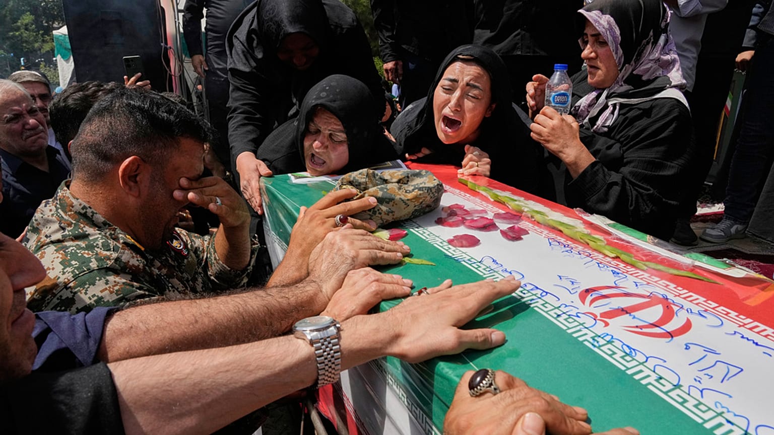 مراسم تشييع في طهران ، إيران ، الخميس 26 يونيو / حزيران 2025. 