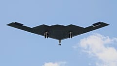 عودة قاذفة B-2 إلى قاعدة وايتمان الجوية بعد تنفيذ ضربة واسعة على مواقع نووية إيرانية