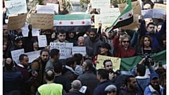 وقفة احتجاجية في دمشق ضد العنف الطائفي في سوريا. 9 مارس 2025.